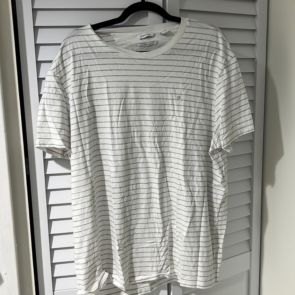 30” long.  21” armpit to armpit excellent like new great cotton T-shirt. Soft.